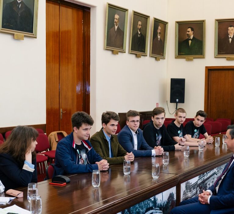 Primaria Iași sprijină performanța elevilor