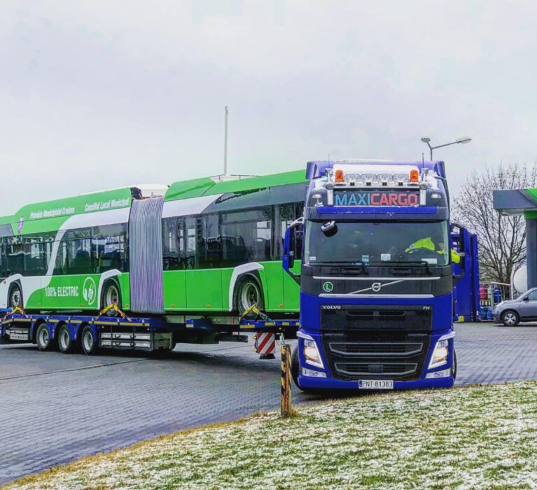 Primul autobuz electric achiziționat de Primăria Craiova a ajuns in tara
