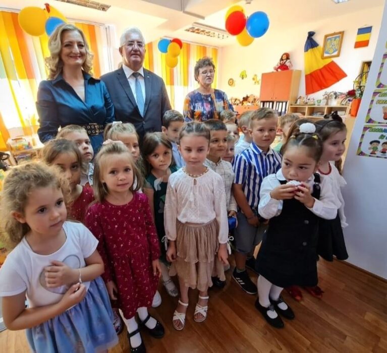 Primarul Sucevei, Ion Lungu, a participat la festivitățile organizate de 17 școli și grădinițe