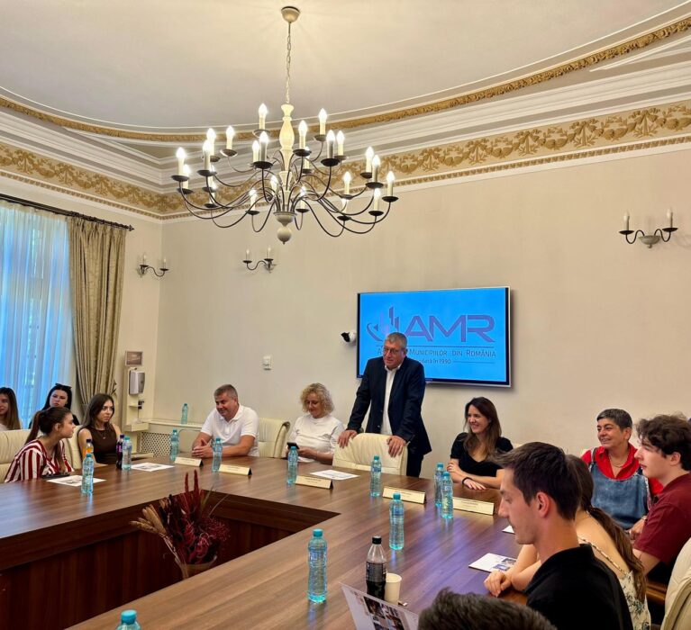 Asociatia municipiilor din romania gazduieste participantii primei editii a taberei urbane #innova, organizata de snspa